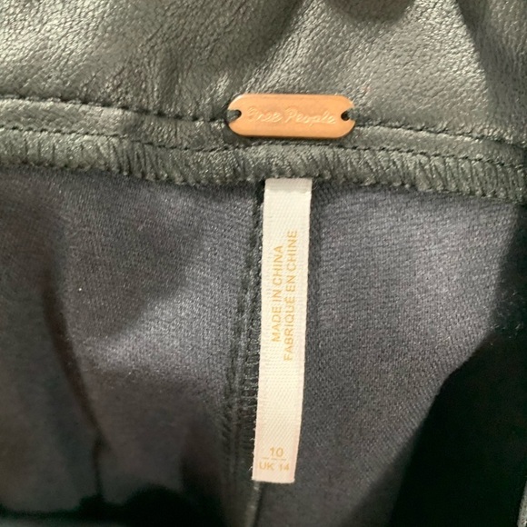 Free People Sasha Croped Kick Flare Faux Leather Pants Black Sz‎ 10 - Picture 9 of 12